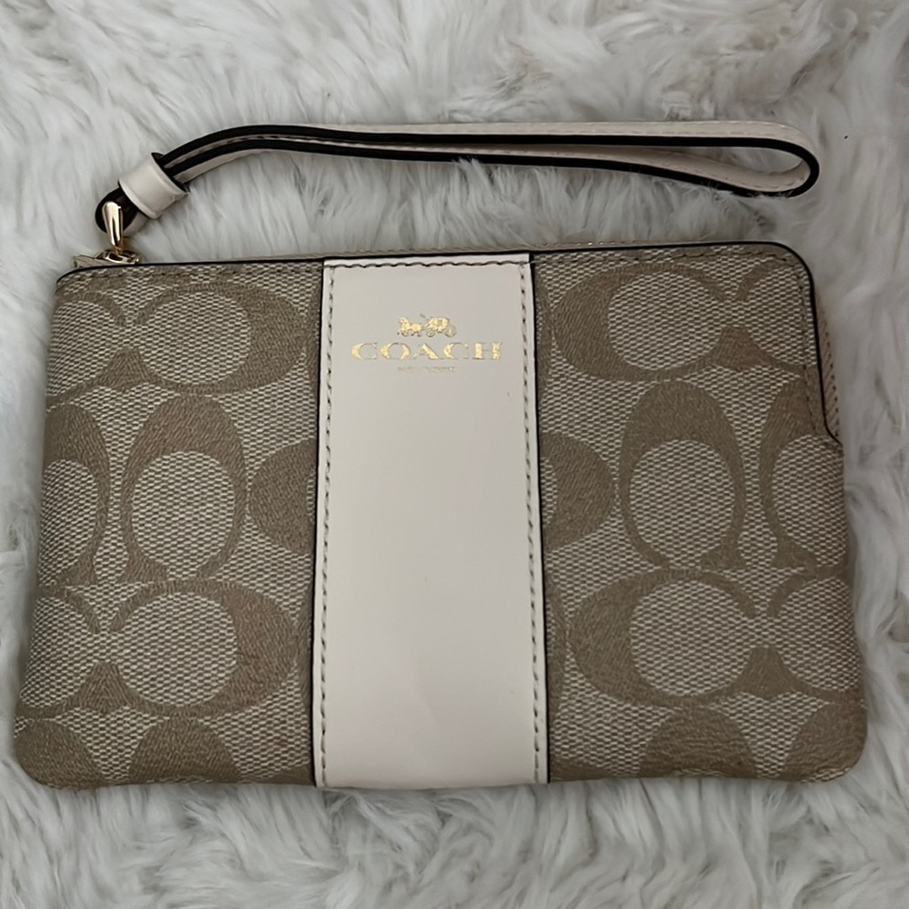 COACH wristlet like new